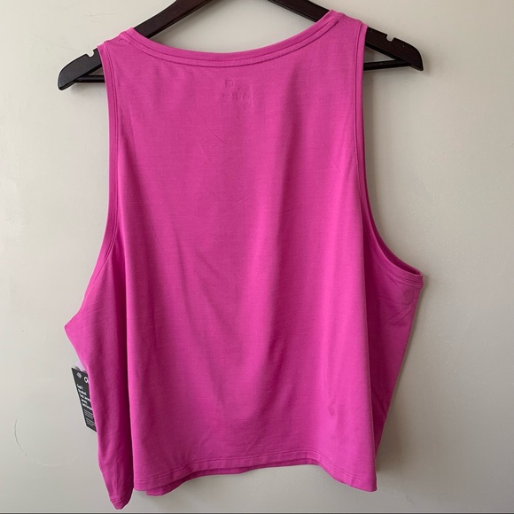 GapFit Tank Top - Picture 2 of 5